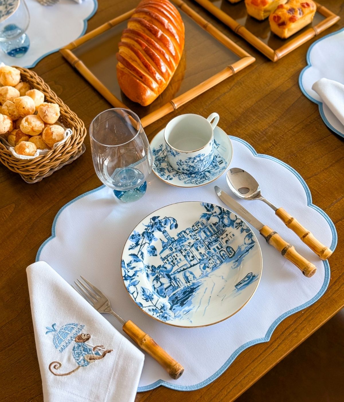 Guardanapo Branco Linho Misto Bordado Macaco Azul