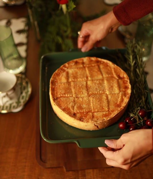Travessa Quadrada de Cerâmica Verde Degradê com Base de Madeira
