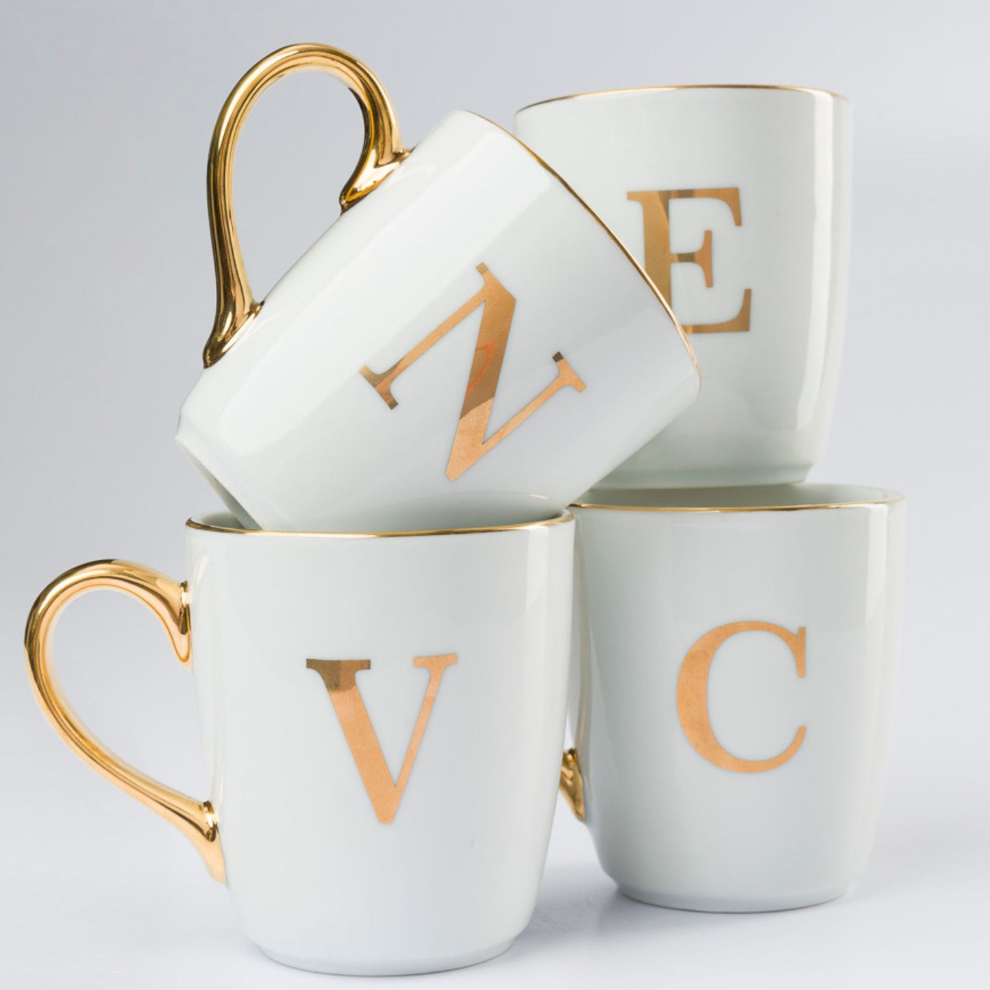 Caneca Porcelana Personalizada Letra em Ouro