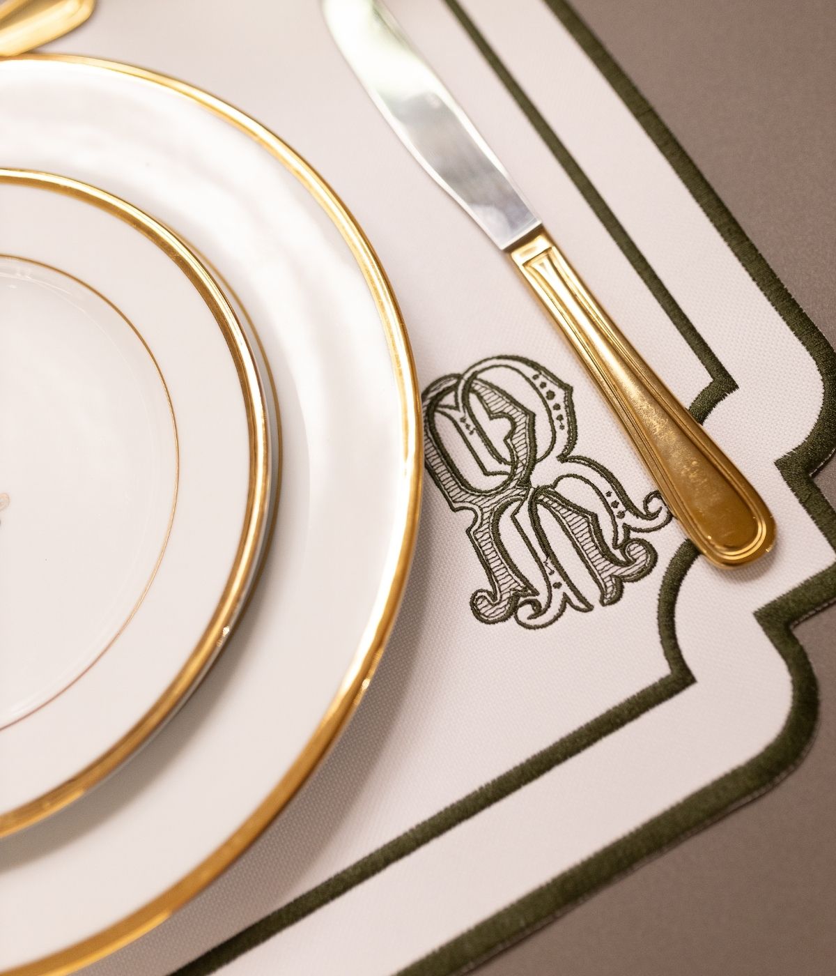 Prato Sobremesa Porcelana Borda Larga