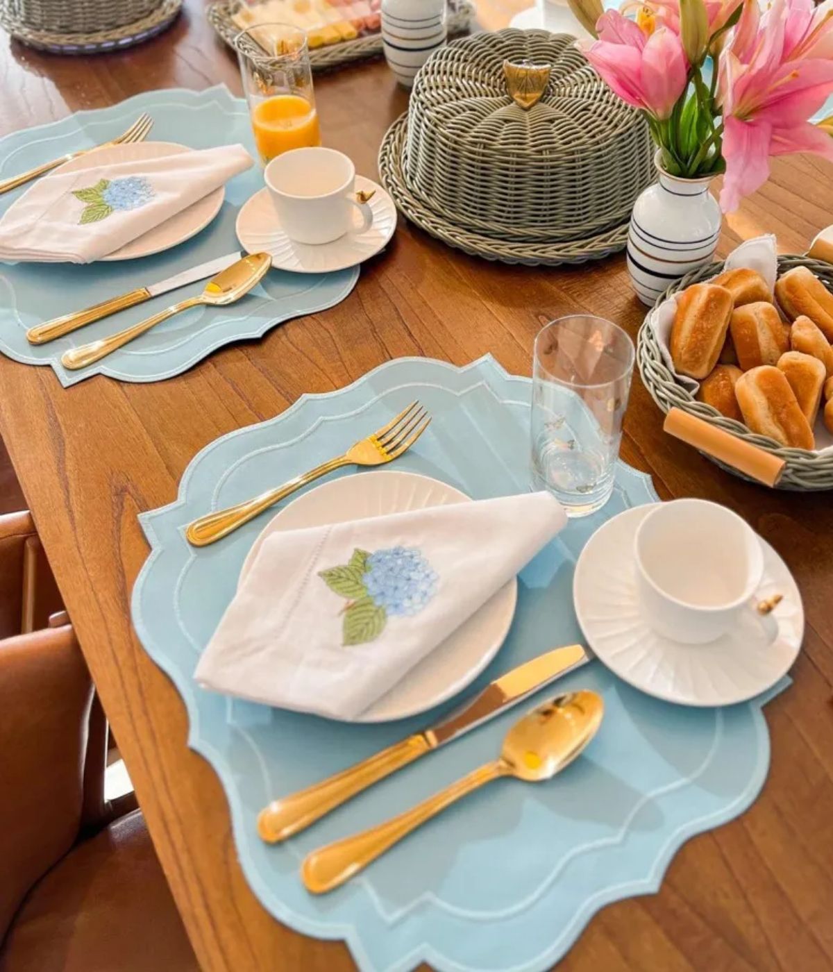 Jogo Americano Impermeável Branco Bordado Azul Dupla Face Azul