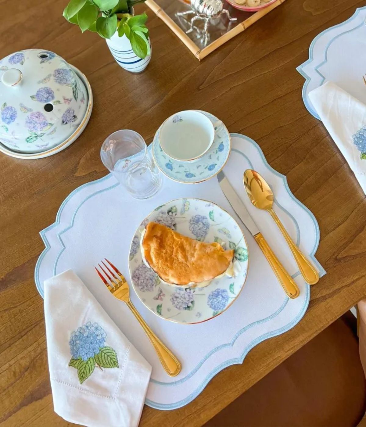 Jogo Americano Impermeável Branco Bordado Azul Dupla Face Azul