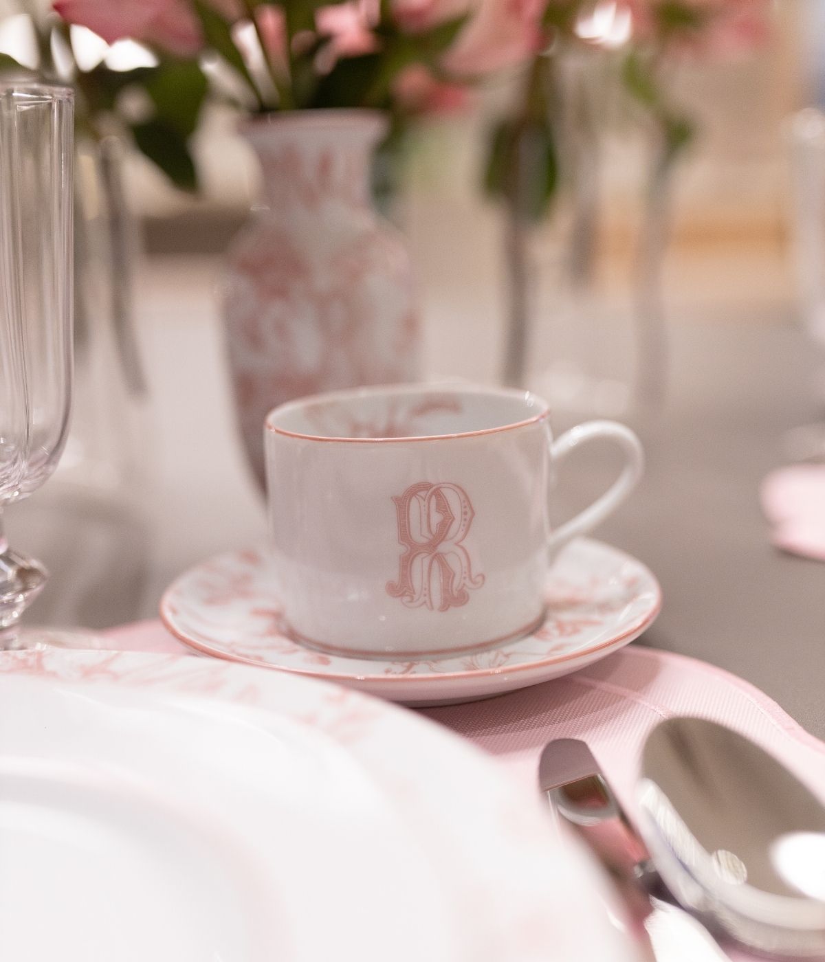 Xícara de Chá Personalizada Monograma Toile de Jouy