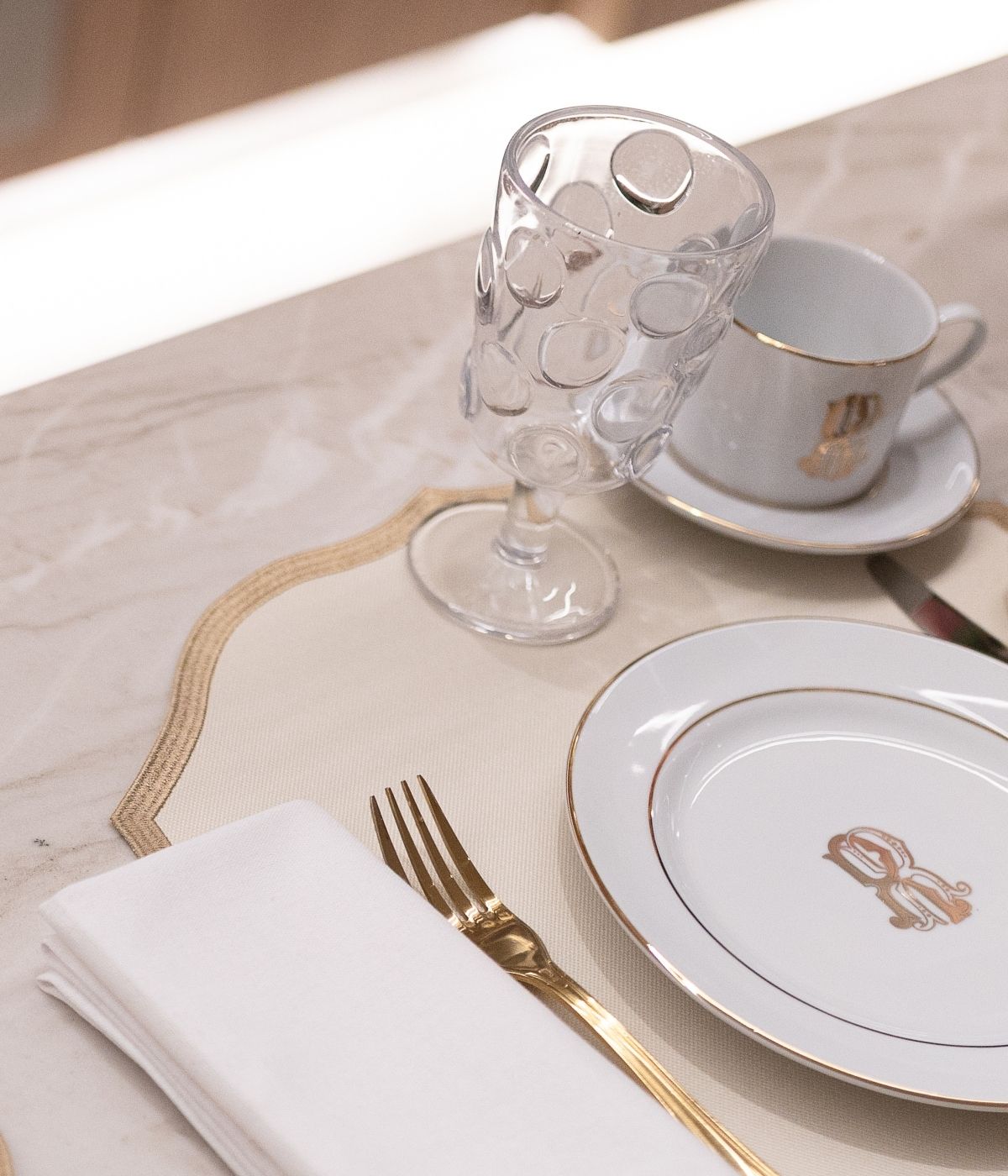 APARELHO DE JANTAR PERSONALIZADO