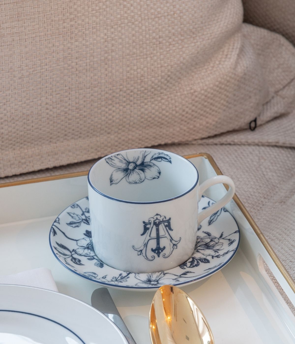 Xícara de Chá Personalizada Monograma Toile de Jouy